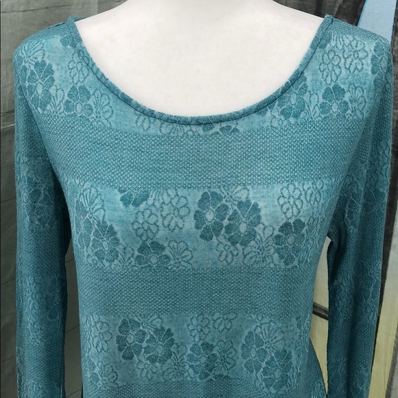 Dylan Turquoise Floral Pattern Top Size M - Picture 2 of 7